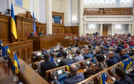 Рада встановила нові рекорди у підвищенні податків: за що тепер доведеться викладати гроші кожному українцеві.