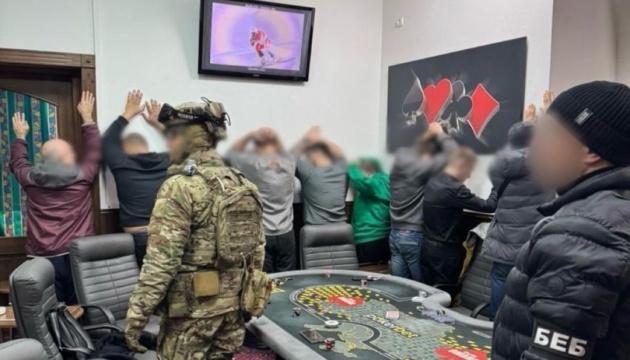 Правоохоронні органи виявили clandestine гральні заклади в Харкові та Запоріжжі.